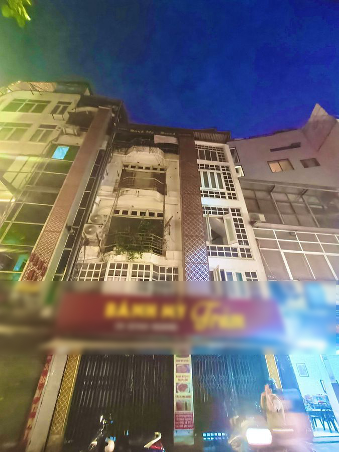 Bán nhà mặt phố Hoàn Kiếm, 4 tầng*20,3m2, 2 ô tô tránh nhau  - Dùng kinh doanh khỏi bàn