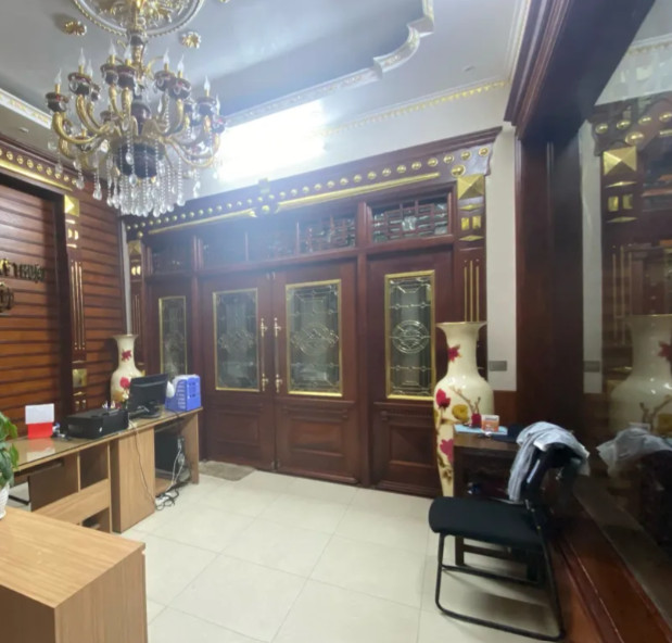 Bán nhà Hoàng Quốc Việt 5 tầng 18,5 tỷ, full nội thất tân cổ điển lim Nam Phi xịn sò, sổ vuông mặt tiền rộng, tiện ích bạt ngàn, ô tô đỗ cửa