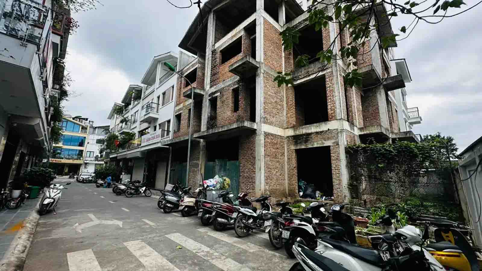 Bán biệt thự liền kề tại Thịnh Liệt Hoàng Mai, lô góc, 24 tỷ 142m2, 3 tầng 1 tum, mặt tiền 12m thoáng đẹp, đã hoàn thiện phần thô
