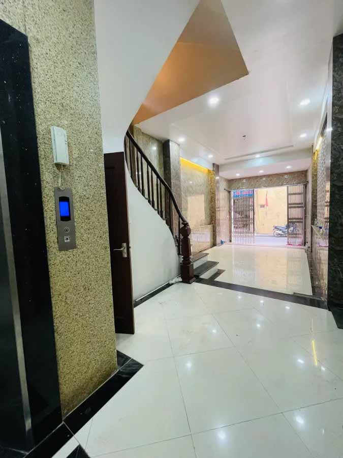 Bán nhà riêng phố Trương Định Hoàng Mai, 14,7 tỷ, 7 tầng thang máy, ngõ rộng ô tô tránh nhau, vị trí đắc địa, tiện ích ngập tràn, kinh doanh văn phòng đỉnh