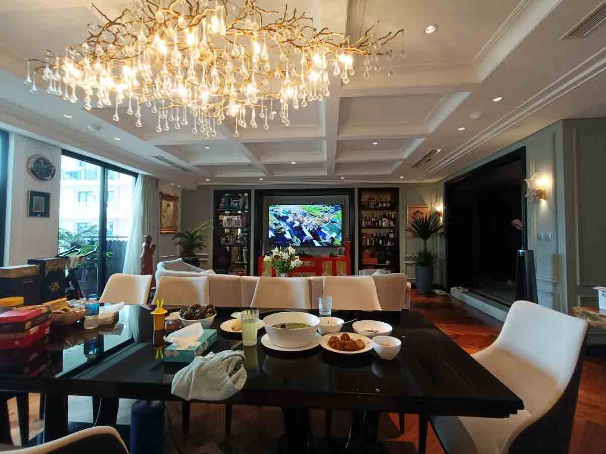 Bán căn hộ cao cấp Hoàn Kiếm, giá 16,8 tỷ, rộng 183m2, nội thất tiền tỷ, 5 hầm gửi xe lý tưởng, bơi trên sân thượng