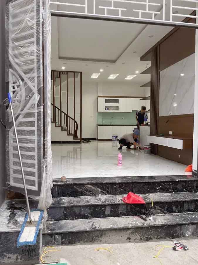 Bán nhà Thanh Trì, 4 tỷ 6, nhà 5 tầng, cách mặt phố chỉ 5m, ngõ rộng thênh thang, ô tô vào nhà, khu vực đang lên giá