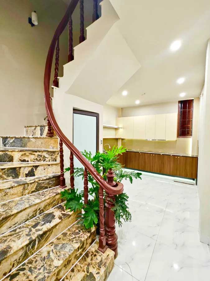Bán nhà Hoàng Mai, nhà 4 tầng, nhỉnh 5 tỷ, ba bước ra phố, tiện ích ngập tràn, sổ đỏ sẵn sàng sang tên