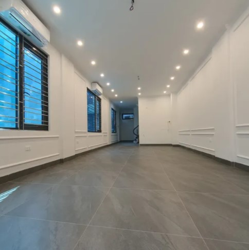 Bán nhà Duy Tân dạng tòa văn phòng cao 7 tầng, đường ô tô tránh, full nội thất, nhỉnh 20 tỷ