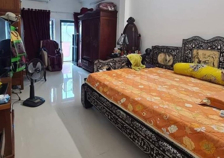 Bán nhà Hoàng Hoa Thám căn góc cực Hot, gần Lăng Bác, 7 tầng có thang máy, cho thuê khỏi bàn