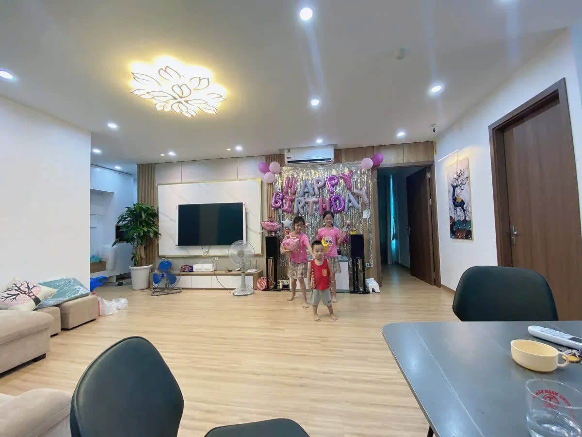 Bán chung cư Faracon, diện tích 112m2, giá 4.7 tỷ, khuôn viên siêu rộng