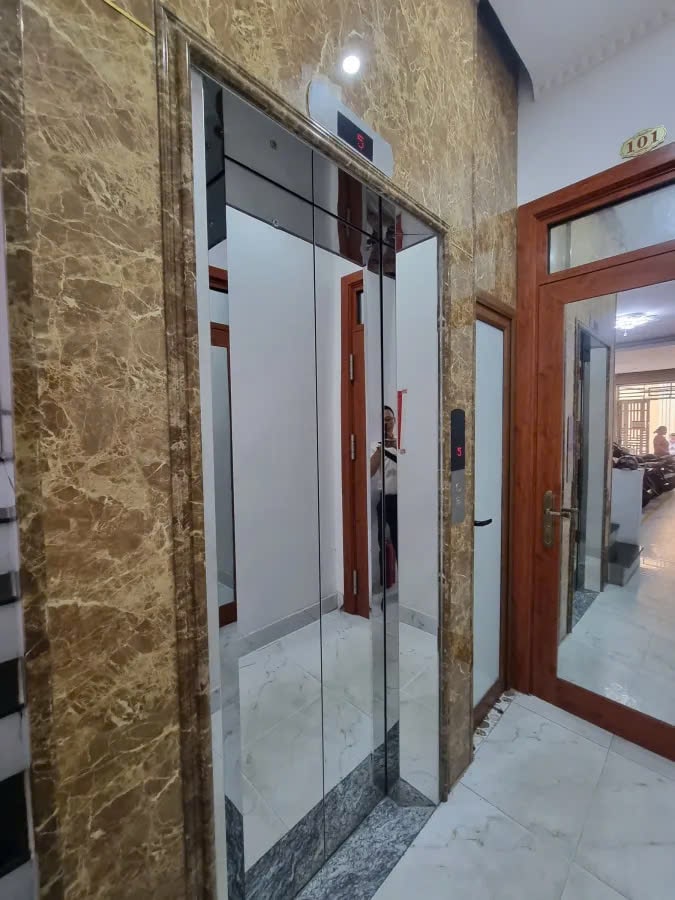 Bán chung cư mini Xuân Thủy, diện tích 63m2, giá 10.8 tỷ, xe ba gác tránh xe máy
