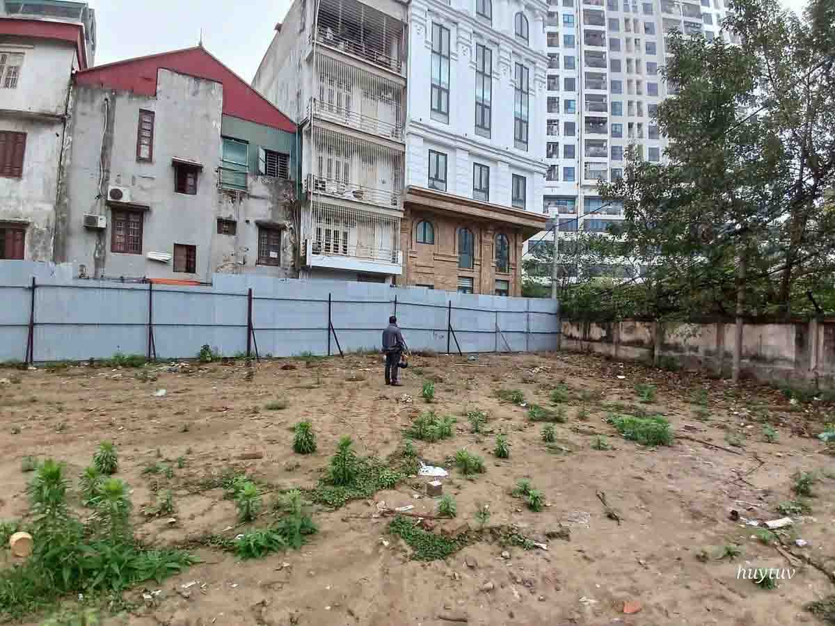 Bán đất Cầu Giấy, 118m2, mặt tiền 8m, 4 mặt thoáng, đường vào ô tô tránh, giá đầu tư 50 tỷ