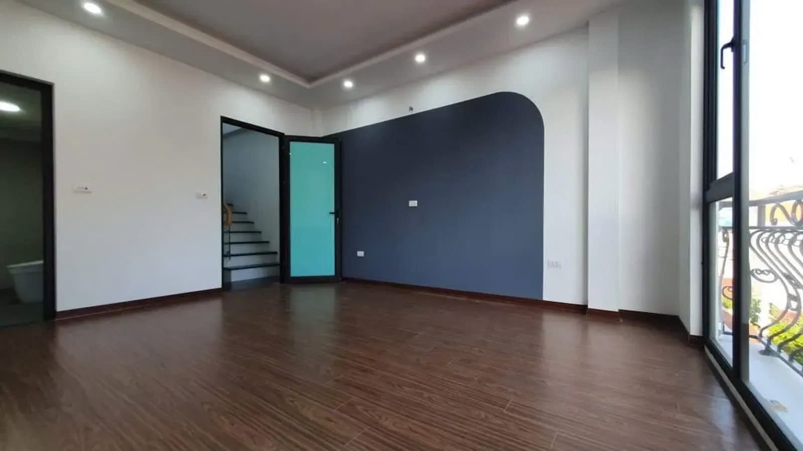 Bán gấp nhà Phú Diễn, giá 4.95 tỷ, sát quận ủy Bắc Từ Liêm
