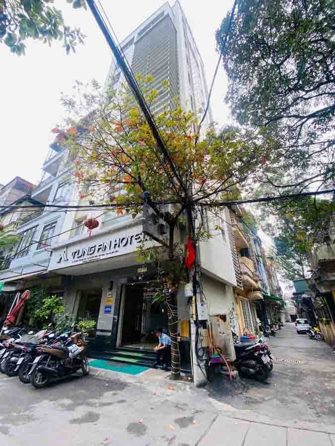 Bán khách sạn Đống Đa, ngõ ô tô tải tránh nhau, giá 24,5 tỷ, đang cho thuê 1,2 tỷ/năm