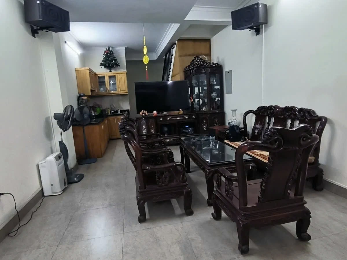 Bán nhà Bồ Đề Long Biên, giá 15 tỷ, diện tích 68m2, ô tô đỗ cửa