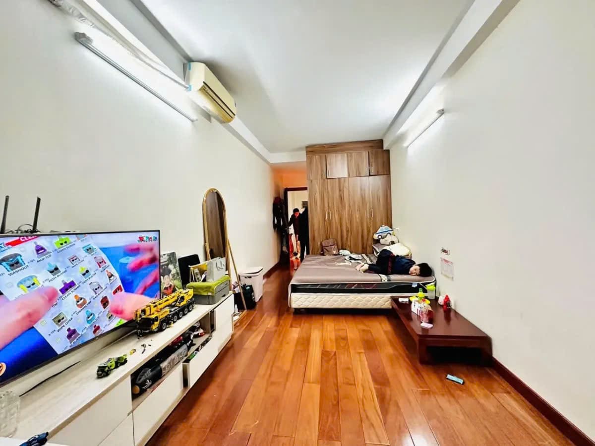 Bán nhà đất Thanh Xuân, giá nhỉnh 3 tỷ, ô tô tránh thoải mái, đối diện Royal