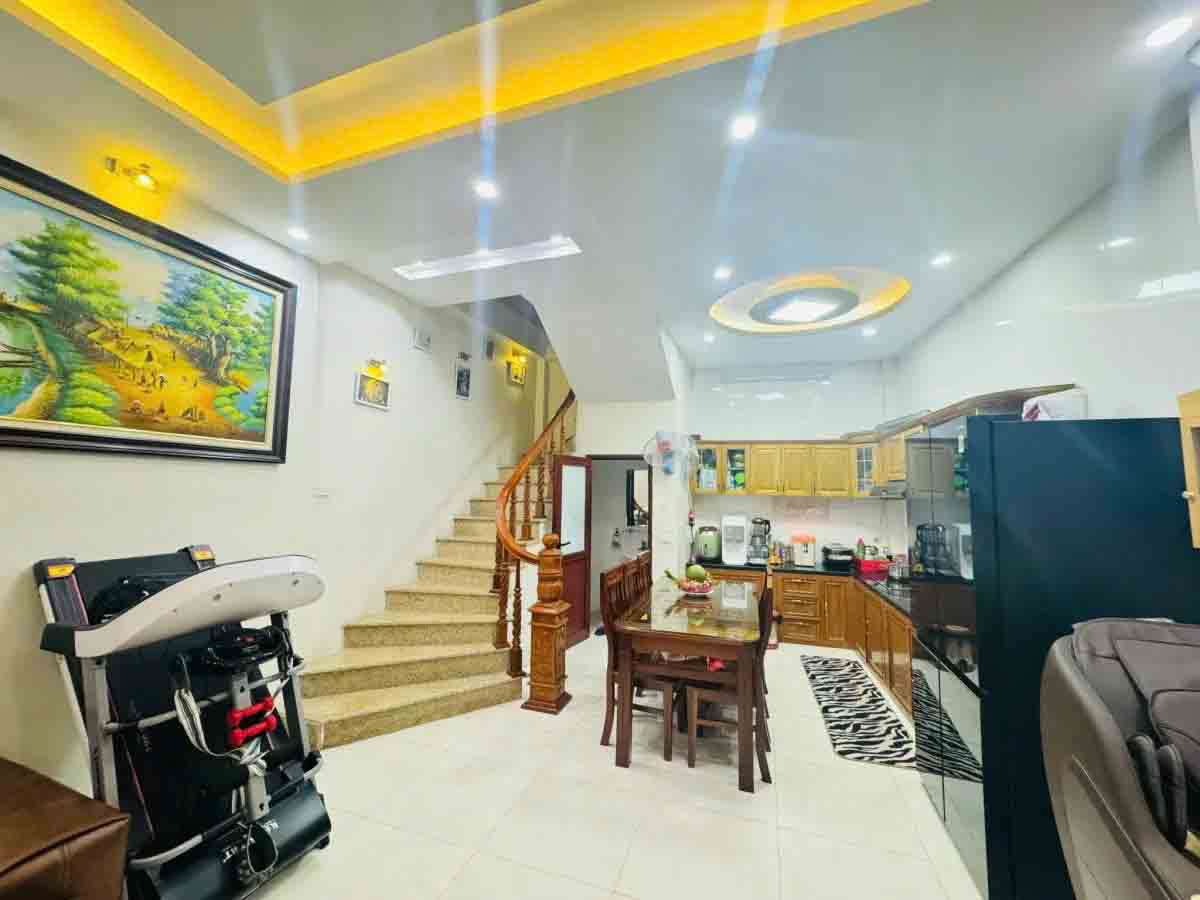 Bán nhà Đông Ngạc Bắc Từ Liêm, nhỉnh 7 tỷ, 4 tầng đa công năng, ngõ ba gác phi vào thoải mái