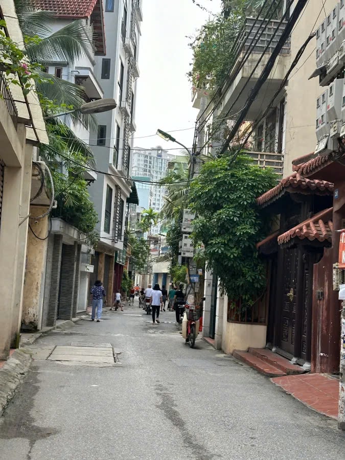 Bán nhà Lạc Long Quân, ô tô tránh nhau thoải mái, diện tích 80m2, giá 20 tỷ