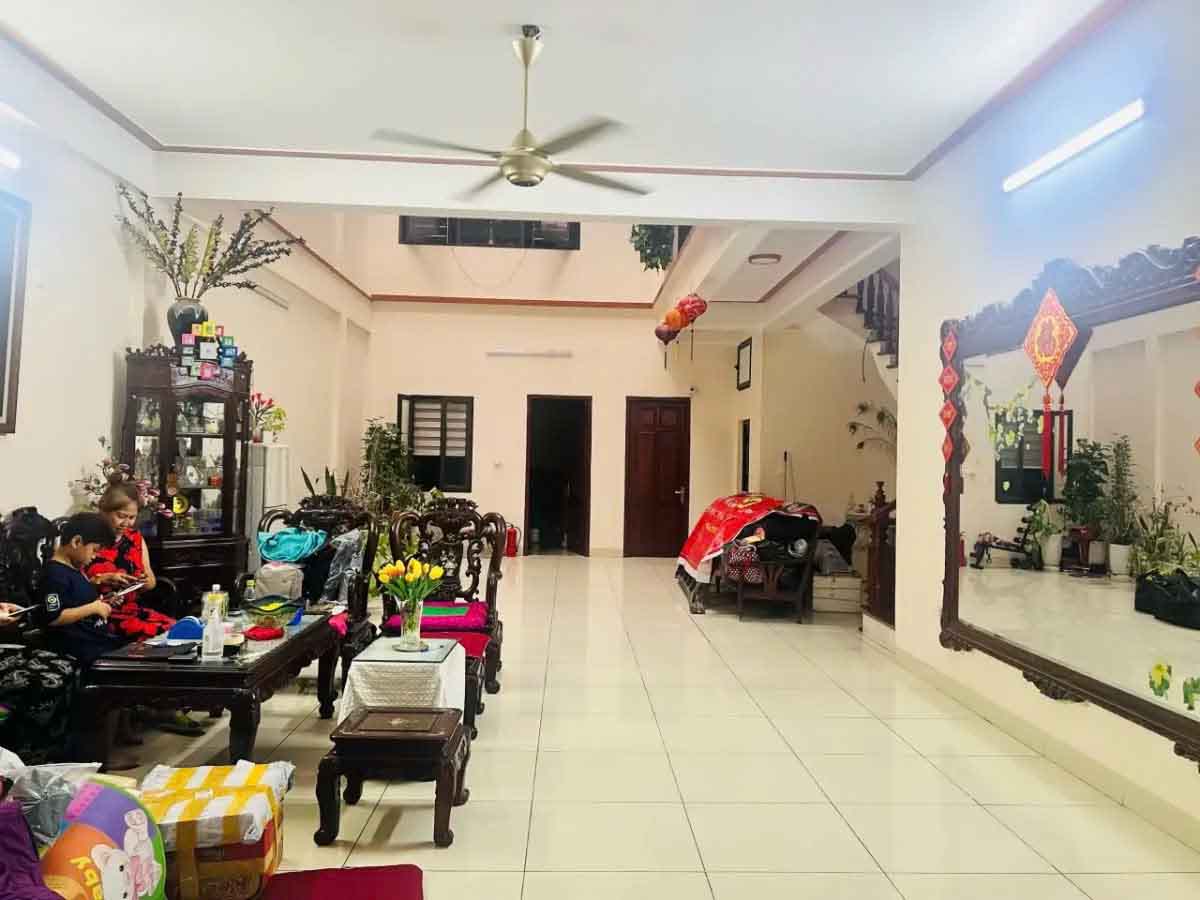 Bán nhà tại Long Biên, 25,5 tỷ có nhà 150m2 cực đẹp, ô tô đỗ cửa, mua về ở luôn