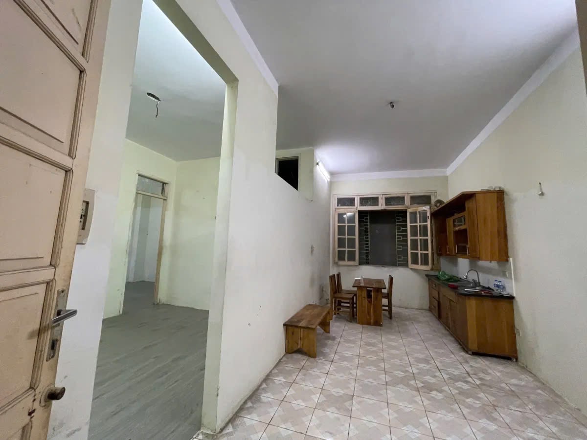 Bán nhà Nguyễn Trãi, giá 2.69 tỷ, ô tô thông, ngay ngã tư