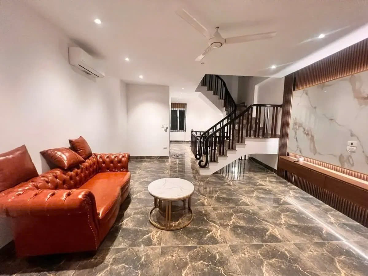 Bán nhà Long Biên, giá 10 tỷ, diện tích 58m2, ô tô tránh nhau