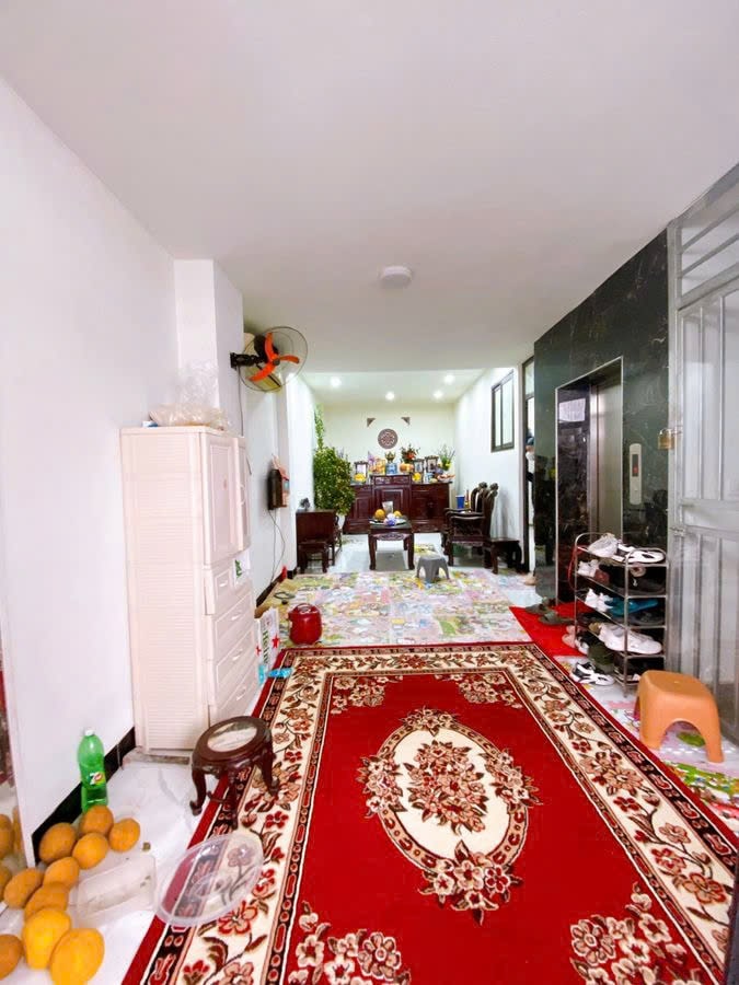 Bán nhà phố Nguyễn Trãi, đường 2 chiều 8 lần ô tô, diện tích 117m2, giá 13,5 tỷ