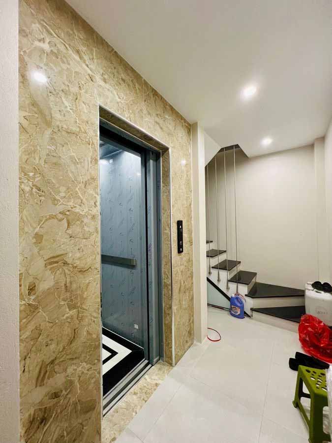 Bán nhà có thang máy tại Thanh Xuân, ngõ to rộng ô tô đỗ cửa, giá 11 tỷ có thương lượng