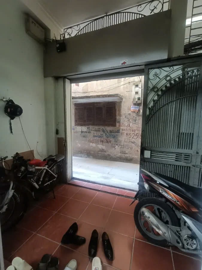 Bán nhà phố Đội Cấn, giá chưa đến 10 tỷ, ngay sát hồ Bảy Gian