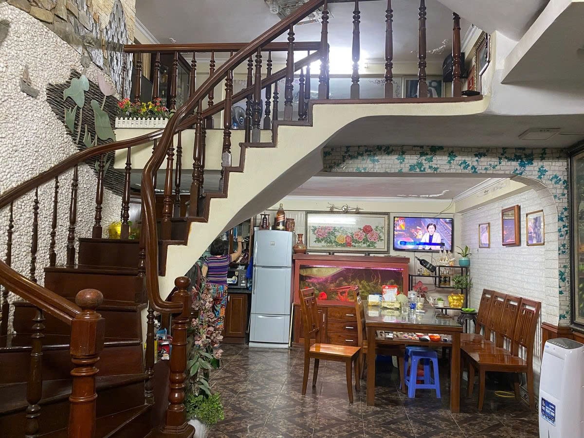 Bán nhà riêng Nguyễn Chí Thanh, diện tích 70m2, mặt tiền 6m, giá 15.5 tỷ, ô tô đỗ cửa