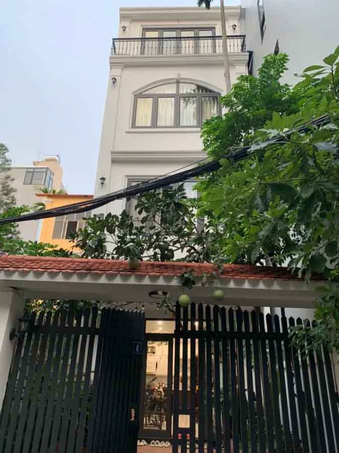 Bán nhà Âu Cơ, 18 tỷ có hộ khẩu Tây Hồ, ô tô vào tận sân, nhà đẹp mới tinh, mua về ở luôn