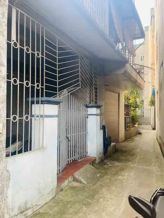 Bán nhà Thạch Bàn Long Biên, nhỉnh 5 tỷ, 56m2, mặt tiền 4m, sổ đỏ nở hậu, sẵn sàng giao dịch