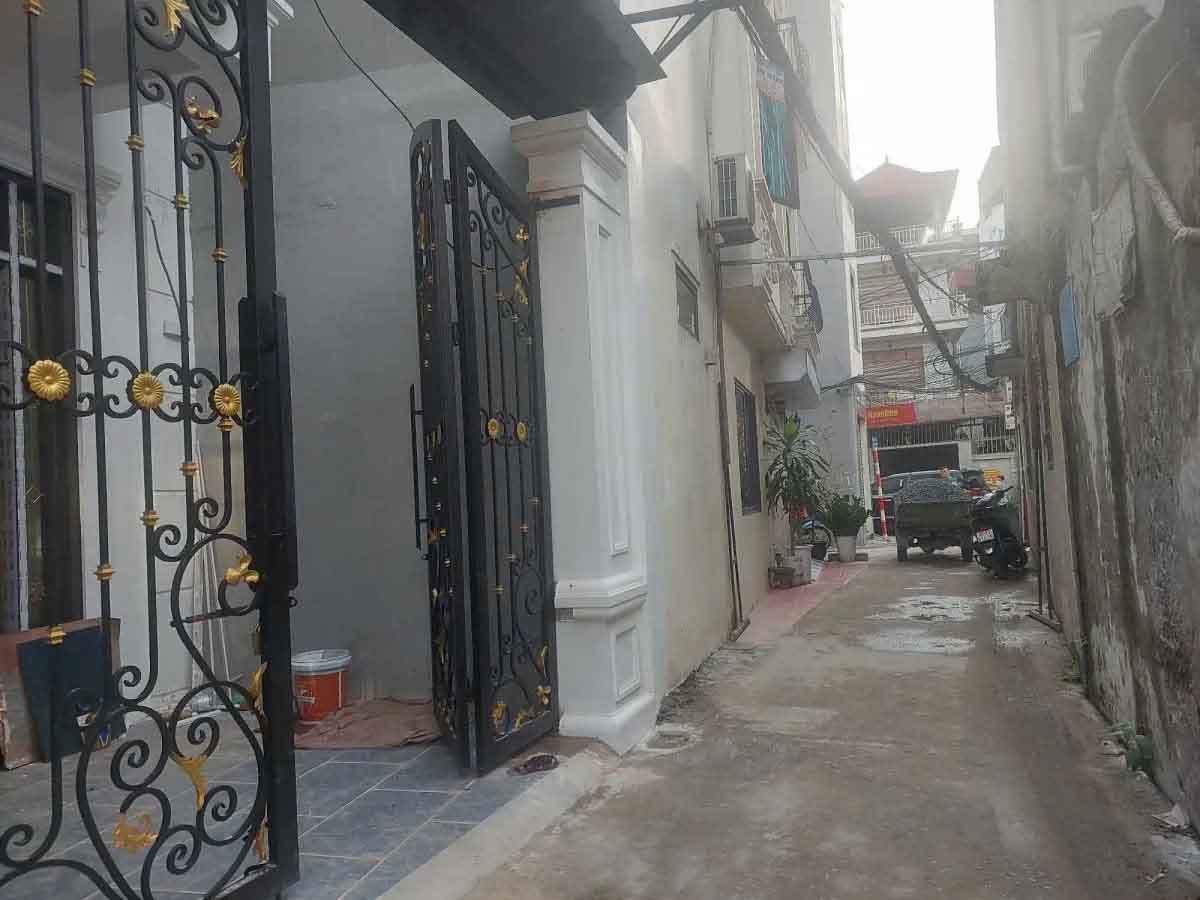 Bán nhà Thạch Bàn Long Biên, ngõ rộng ô tô vào nhà, 72m2, mặt tiền 4,5m, giá bán 9,5 tỷ