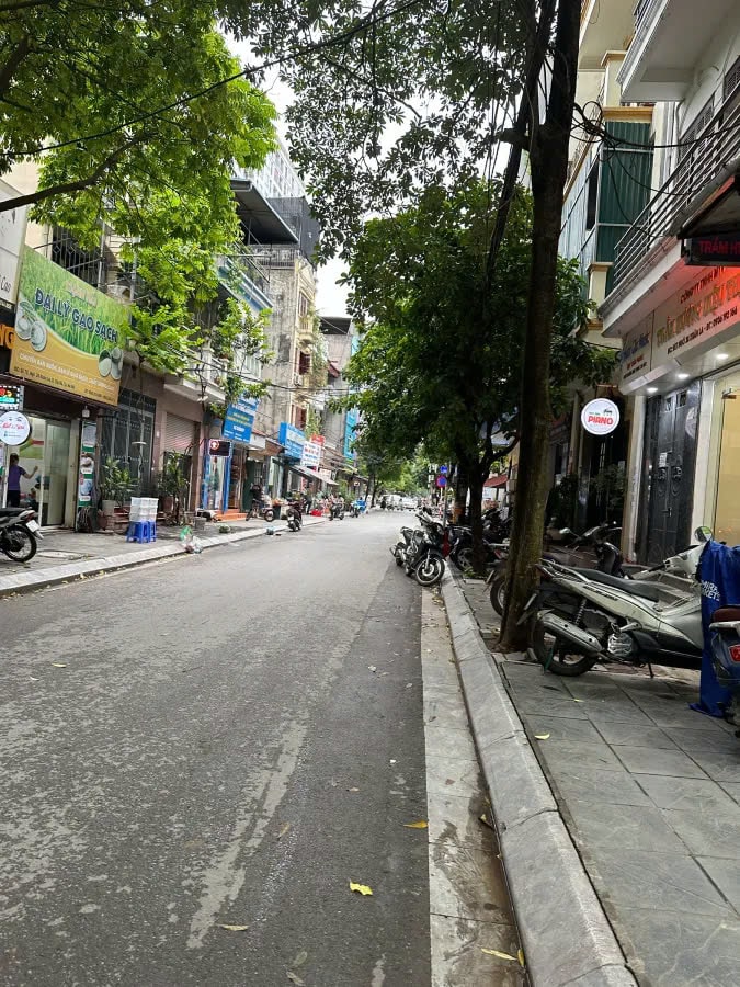 Bán nhà Xuân La, diện tích 120m2, ngõ to như phố, giá 31 tỷ