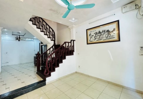 Bán nhà tại Trích Sài view Hồ Tây cực sịn, vị trí đắc địa, kinh doanh tốt, ô tô đỗ cửa, đa tiện ích