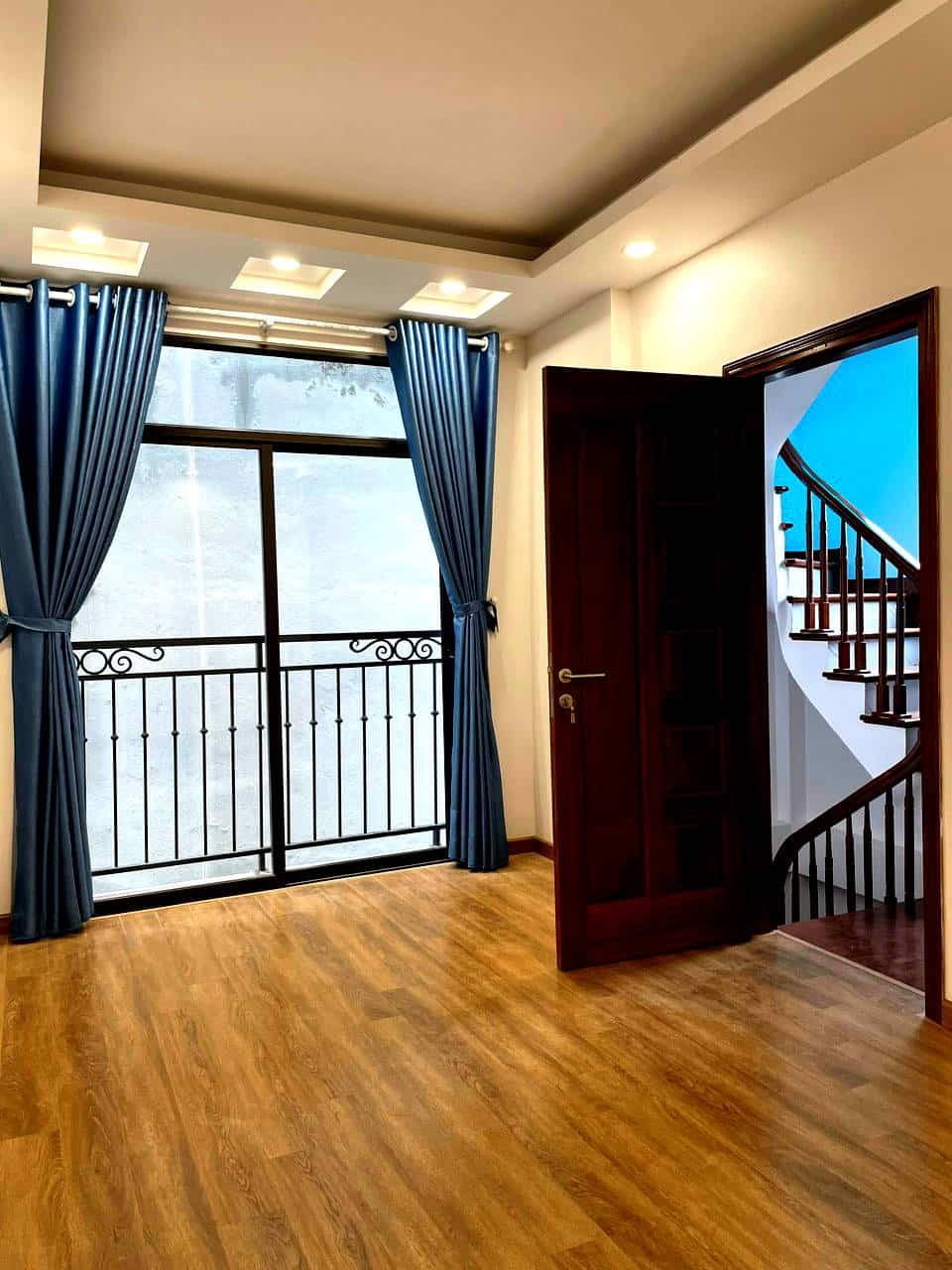 Bán nhà phố Kim Mã 32m2, 5 tầng, giá 7.5 tỷ, nhà đẹp ở ngay, full nội thất