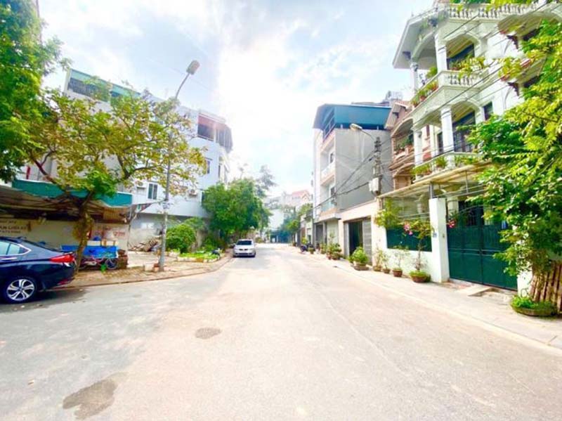 Bán đất phố Cổ Linh, DT 100m2, MT 18m, lô góc siêu đẹp, giá 20 tỷ