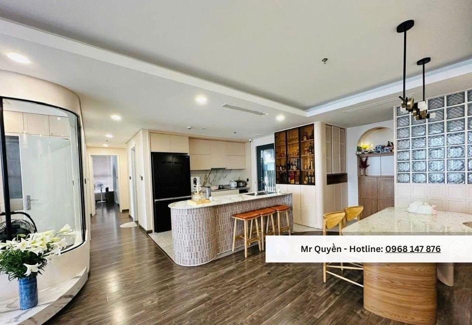 Cho thuê căn hộ 3 phòng ngủ tại Nguyễn Văn Huyên, nhà 104m2 full nội thất, vào ở ngay, giá chỉ 20 triệu/tháng, nơi an cư lý tưởng, không gian sống hiện đại, tiện nghi đầy đủ giữa trung tâm Tây Hồ Tây