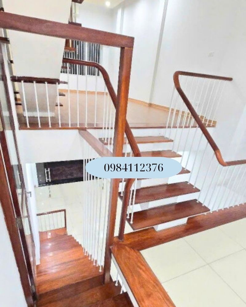 Cho Thuê Nhà Hoàng Quốc Việt 66m², 5T, MT 4m, 32 Triệu/Tháng