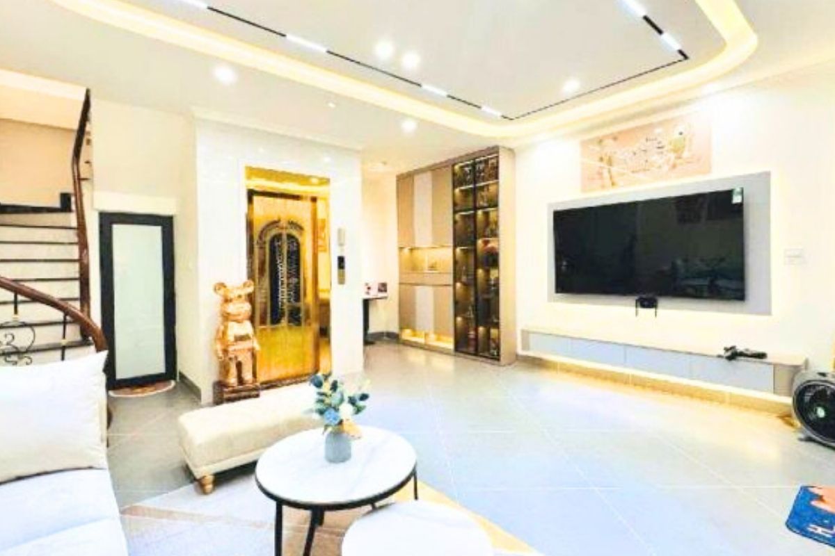 Bán Nhà Cầu Giấy 50m² – 6 Tầng – Thang Máy – 30m Ra Phố – Giá 9,5 Tỷ