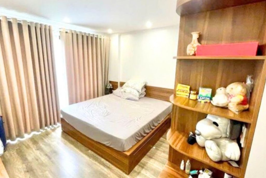 ban-nha-cau-giay-50m2-6-tang-thang-may