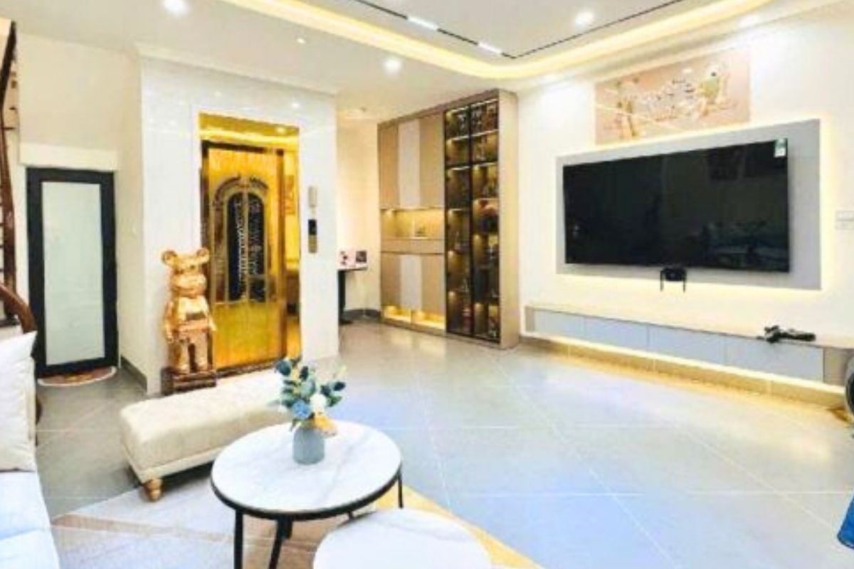 Bán Nhà Phố Cầu Giấy 50m² – 6 Tầng – Thang Máy – 30m Ra Phố – Giá 9,5 Tỷ