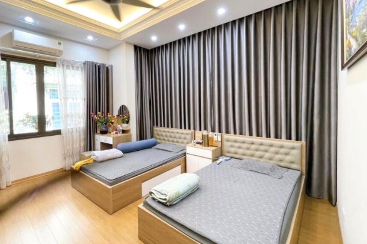 Bán nhà Trần Quốc Hoàn 80m², 5T – Lô góc 2 thoáng – Ô tô vào nhà – Giá 29 tỷ