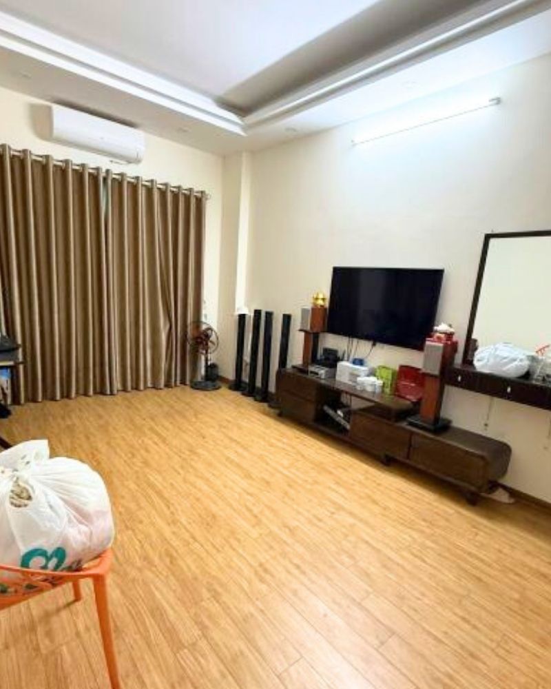Bán nhà Mỹ Đình 40m², 5 tầng, full nội thất, giá 8.1 tỷ, sổ đỏ chính chủ.