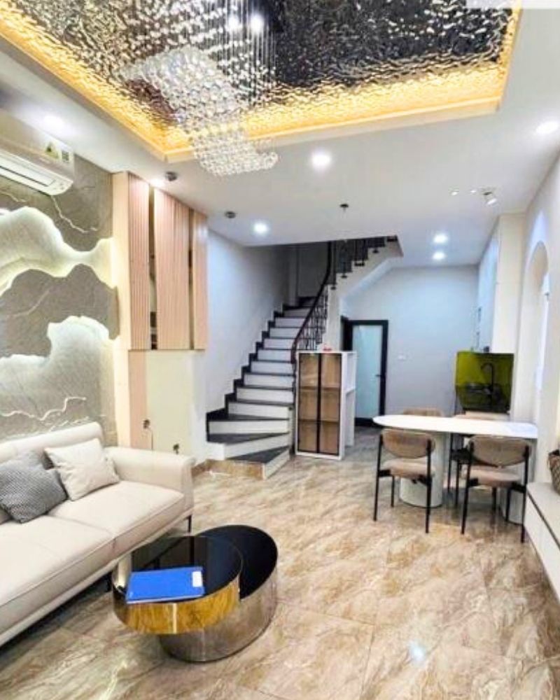 Nhà Nguyễn Văn Cừ 45m² – ngõ rộng – trung tâm Long Biên – giá 8.4 tỷ