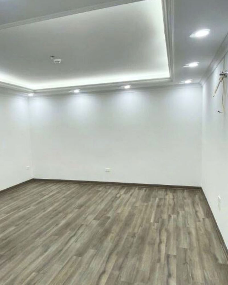 Nhà Trần Quốc Hoàn 42m² – MT 4m – 7T thang máy – Ô tô tránh – 21.6 tỷ